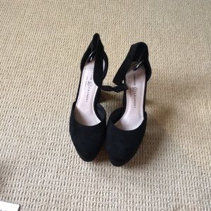 Black pumps heels, size 8.5, brand new.